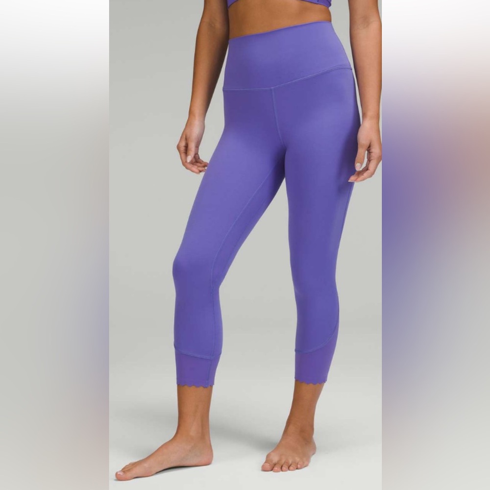Lululemon Align Scalloped Hem High-
Rise Crop 23" women’s size 4 lavender nulu